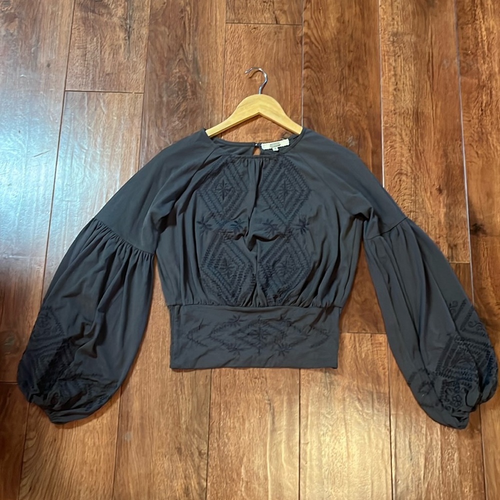 BKE balloon sleeve top